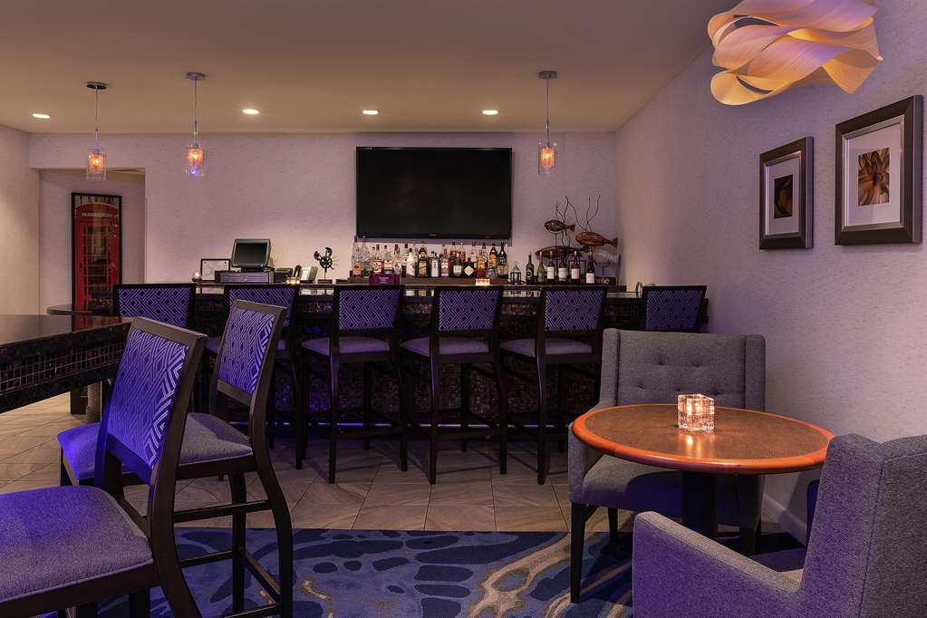 Фото Doubletree by Hilton Cape Cod - Hyannis