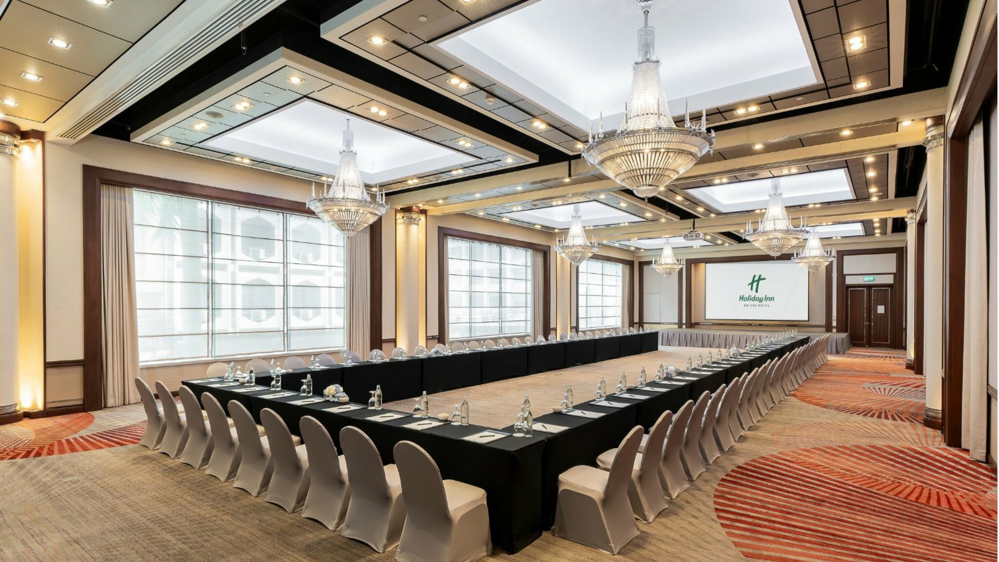 Фото Holiday Inn Bangkok Silom