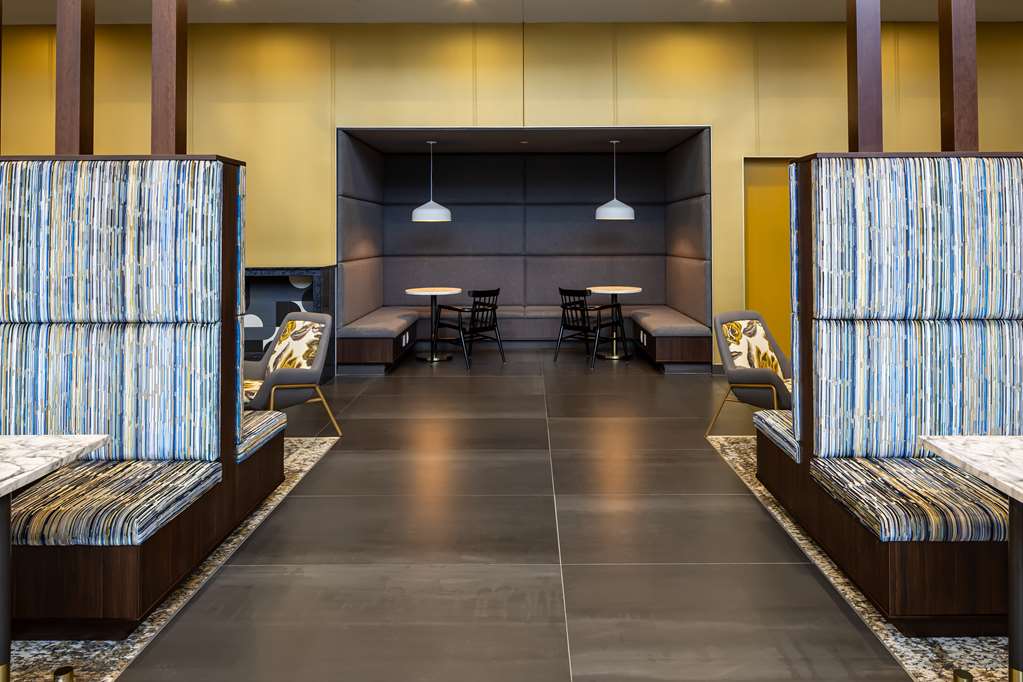 Фото Hampton Inn & Suites Rochester Downtown