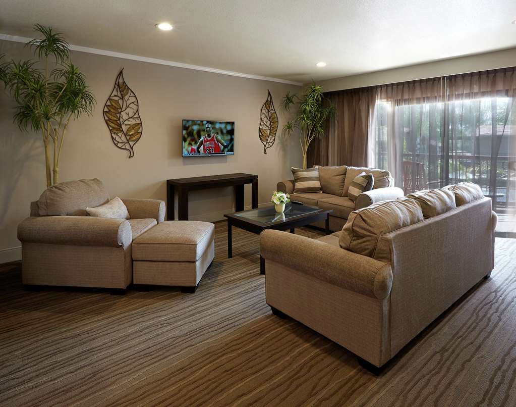 Фото DoubleTree by Hilton Claremont