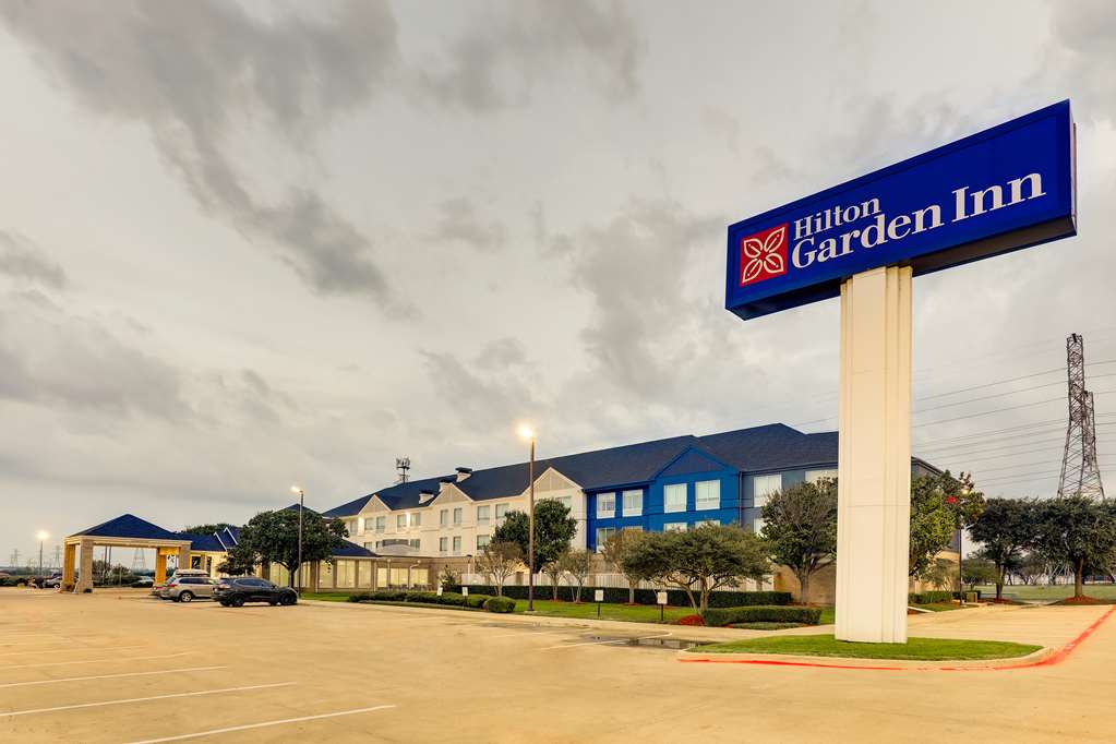 Фото Hilton Garden Inn Fort Worth Fossil Creek