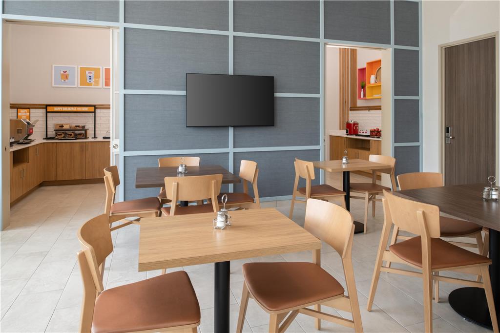 Фото Holiday Inn Express North Hollywood - Burbank Area, an Ihg Hotel