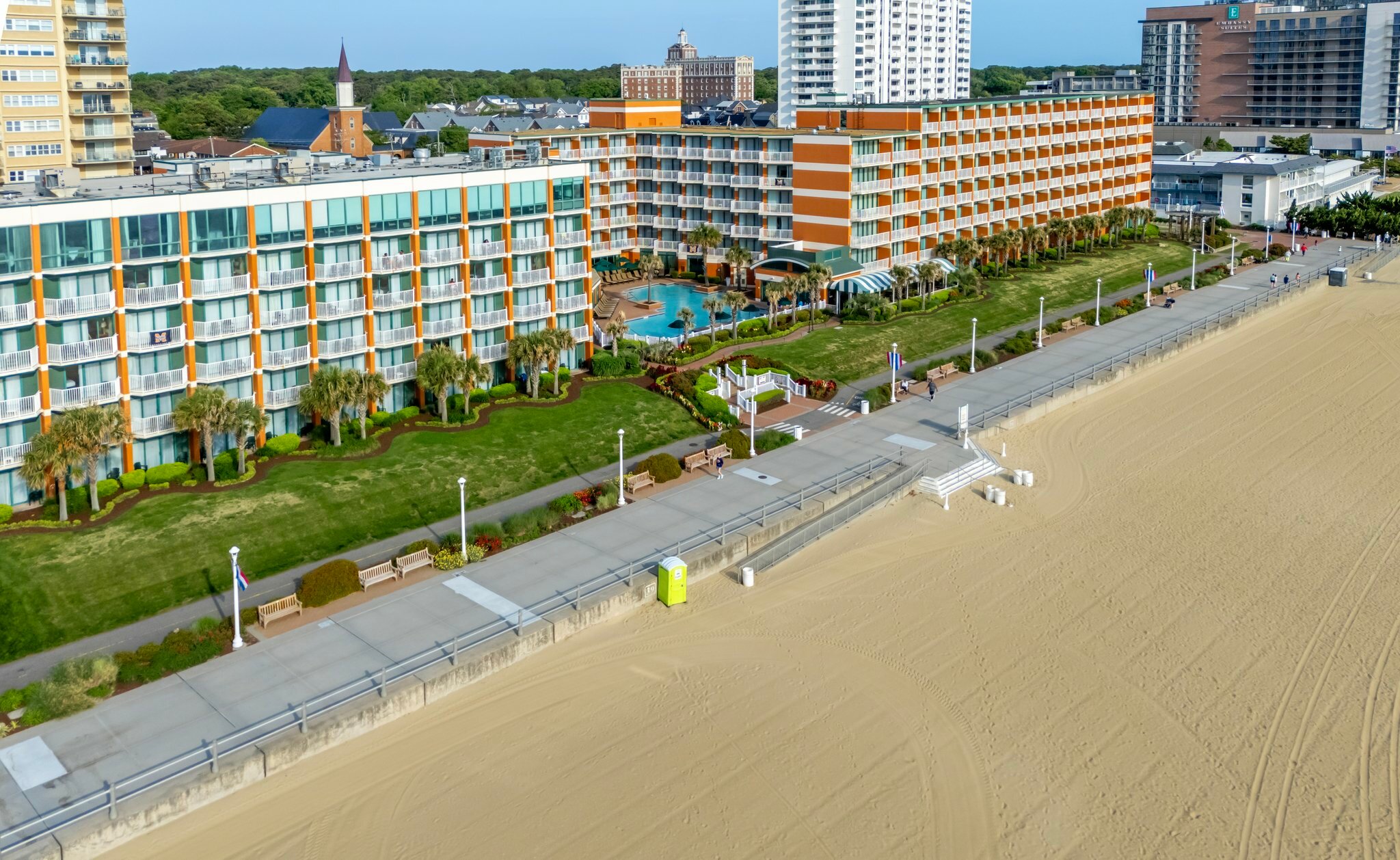 Фото Holiday Inn & Suites Virginia Beach North Beach, an Ihg Hotel