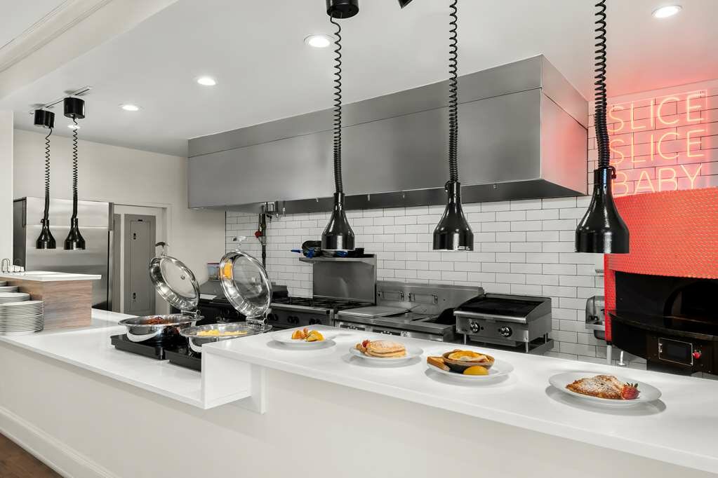 Фото Hilton Garden Inn Suffolk Riverfront