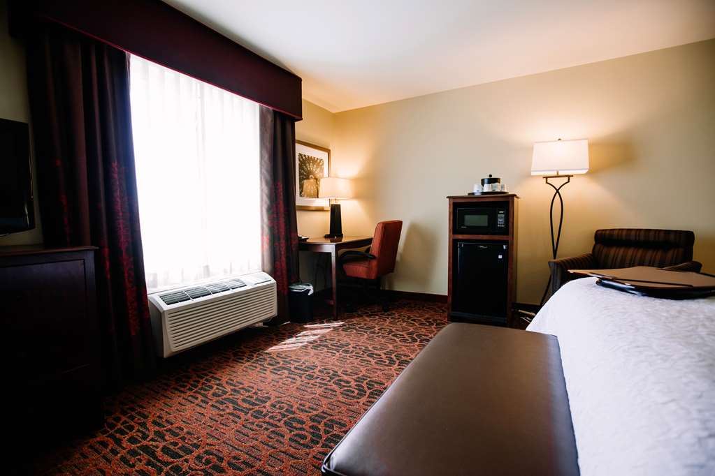 Фото Hampton Inn & Suites Minot Airport, Nd