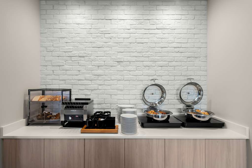 Фото Hilton Garden Inn Suffolk Riverfront