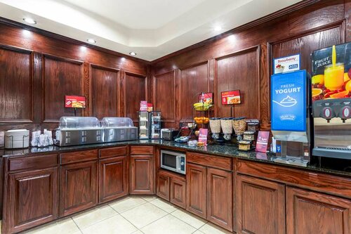 Гостиница Best Western Plus Crown Colony Inn & Suites в Лафкине