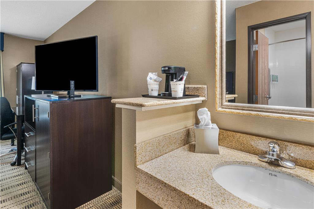 Фото Best Western Airport Inn