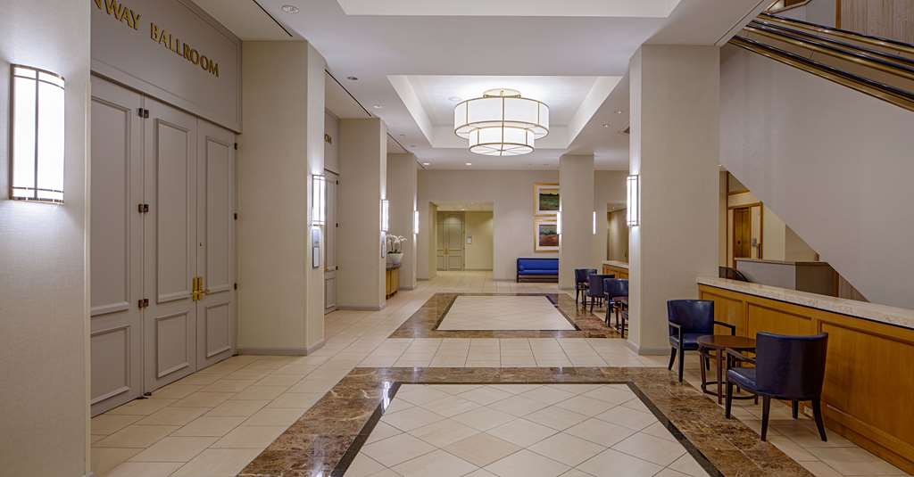 Фото DoubleTree by Hilton Hotel Houston - Greenway Plaza