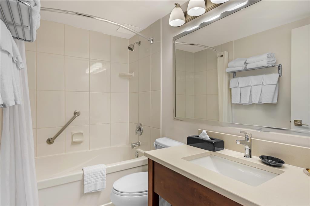 Фото Best Western Plus Suites Downtown