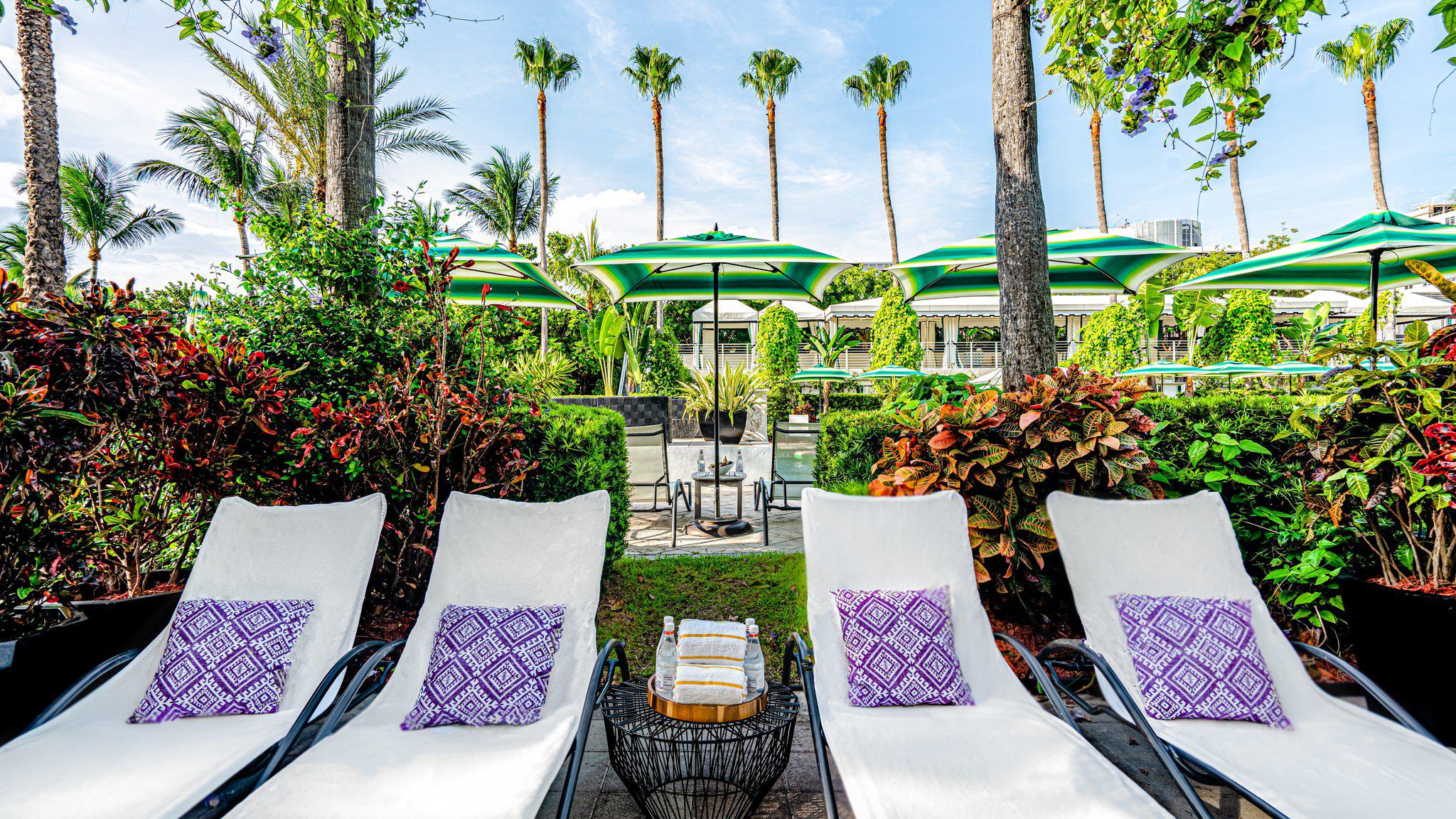 Фото Kimpton Surfcomber Hotel, an Ihg Hotel