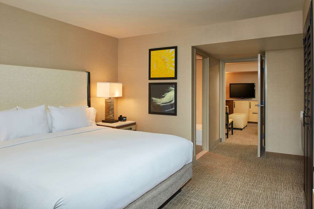 Фото DoubleTree by Hilton Fresno Convention Center