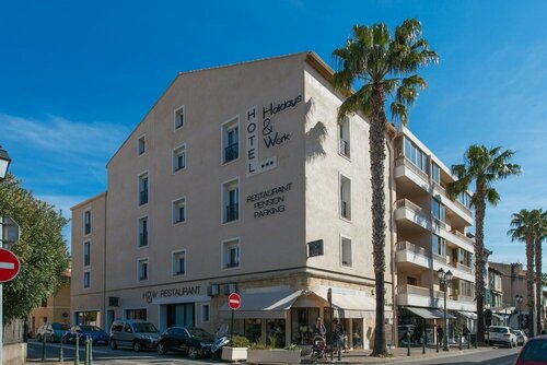 Гостиница Hôtel Holidays & Work в Тулоне
