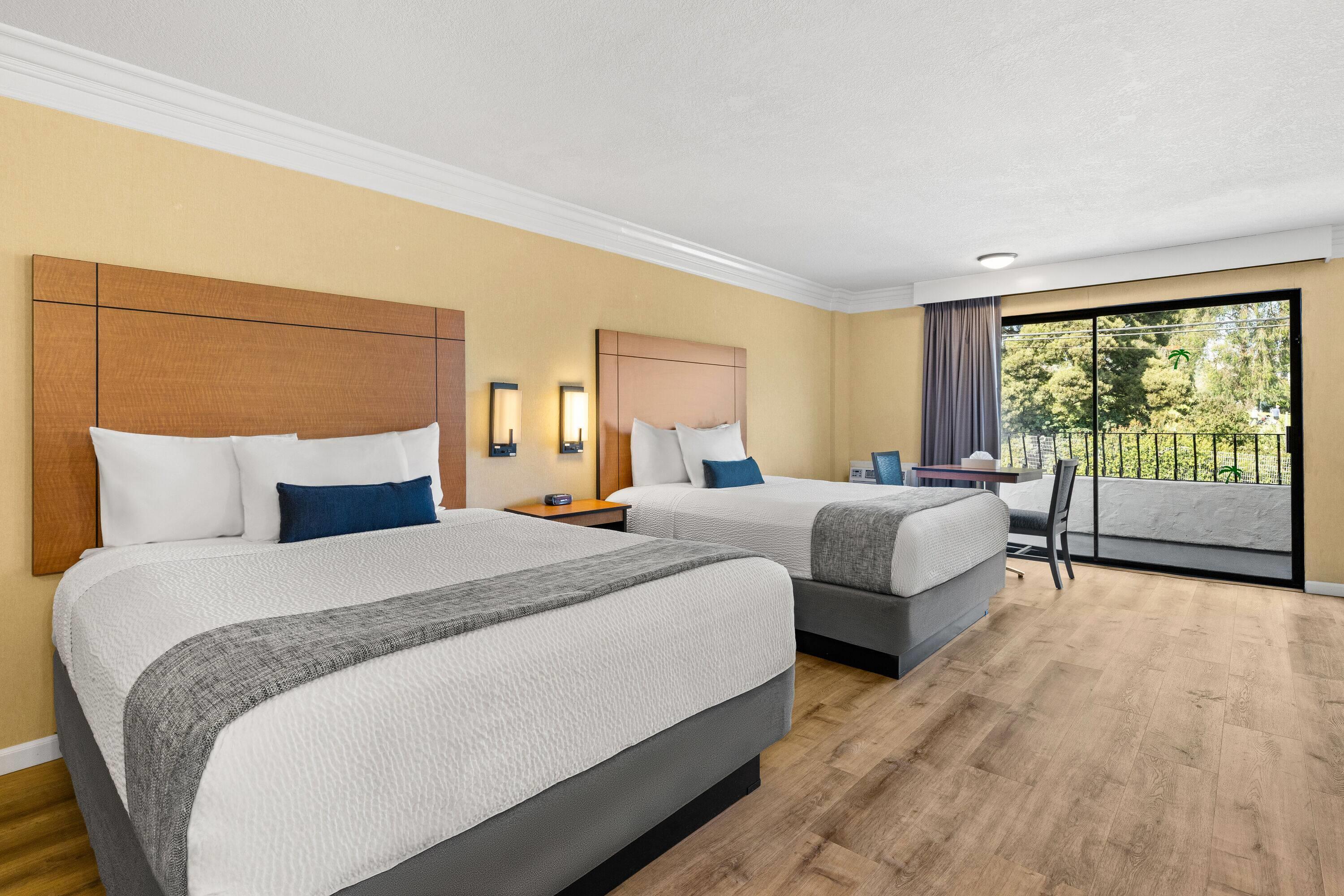 Фото Travelodge by Wyndham San Clemente Beach