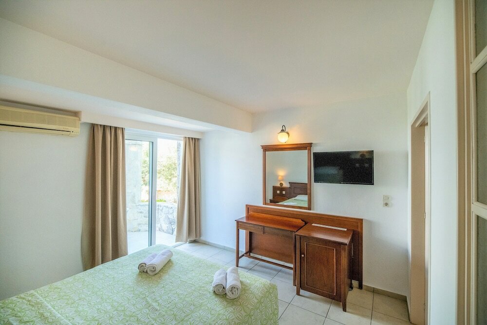 Фото Semiramis Village