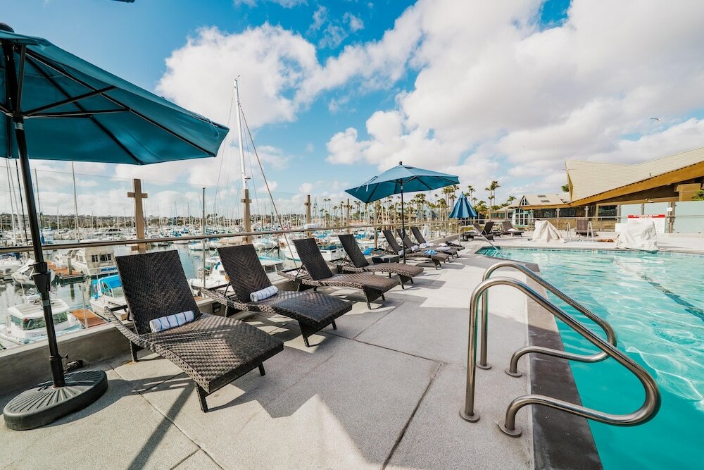 Фото Bay Club Hotel & Marina