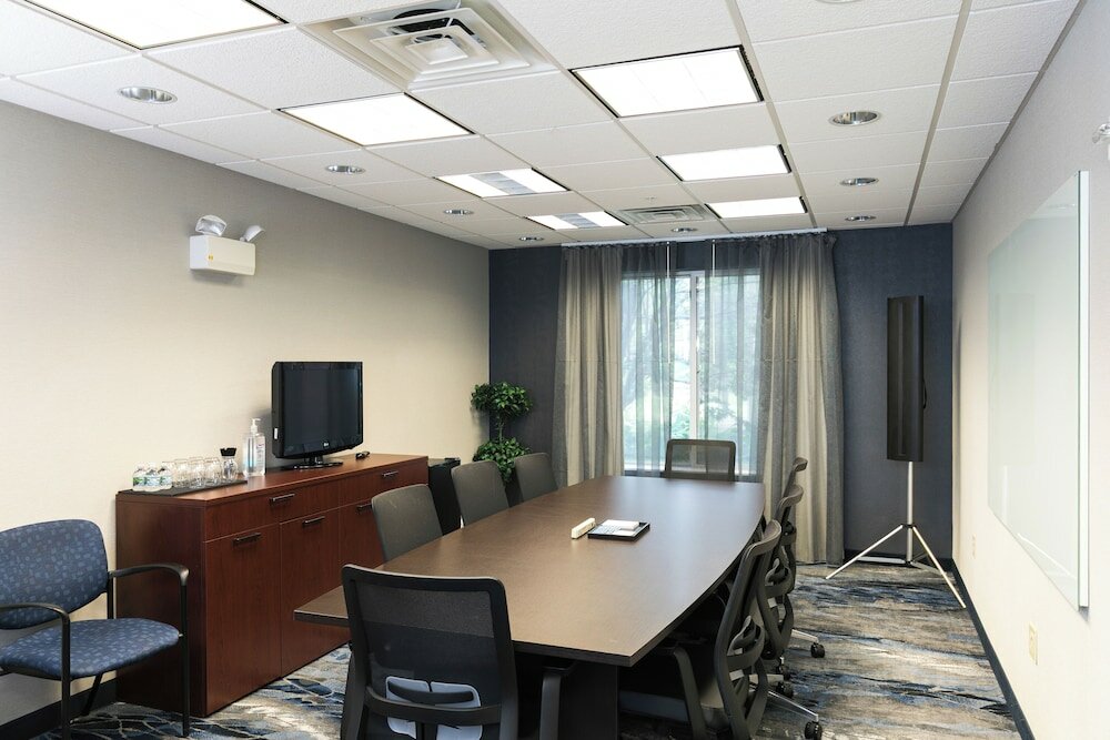 Фото Fairfield Inn & Suites by Marriott Milwaukee Airport