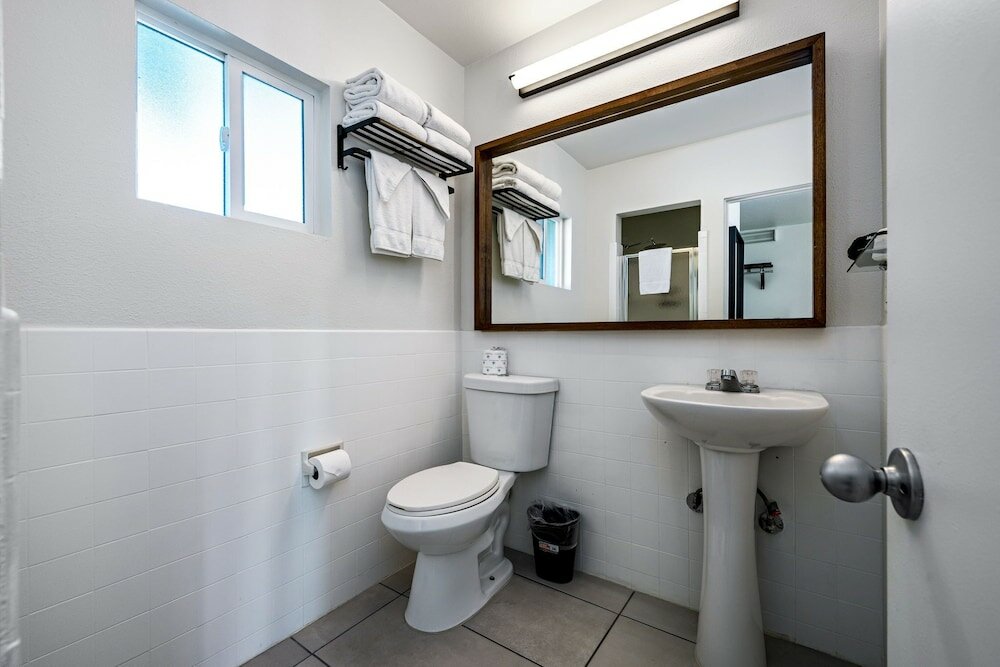 Фото Skylark Hotel