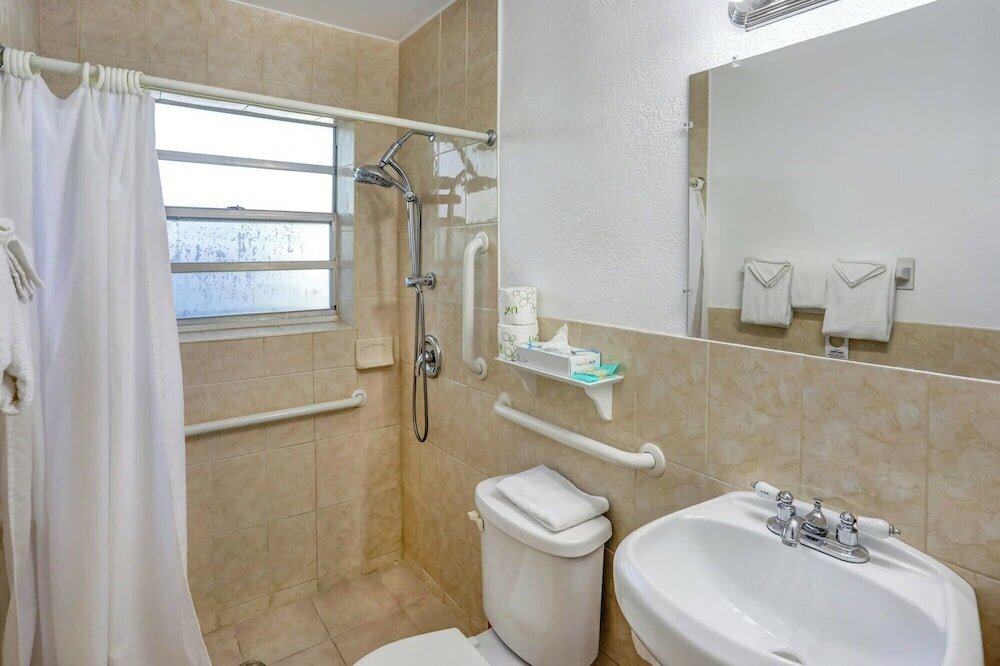 Фото Richard's Motel Extended Stay