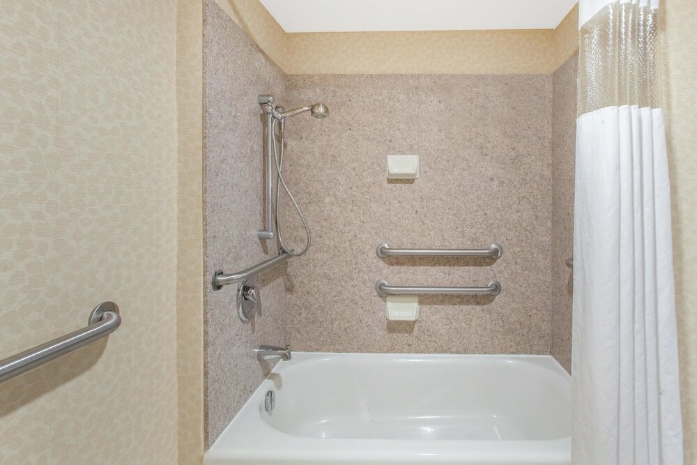 Фото Hawthorn Suites by Wyndham Midwest City Tinker Afb