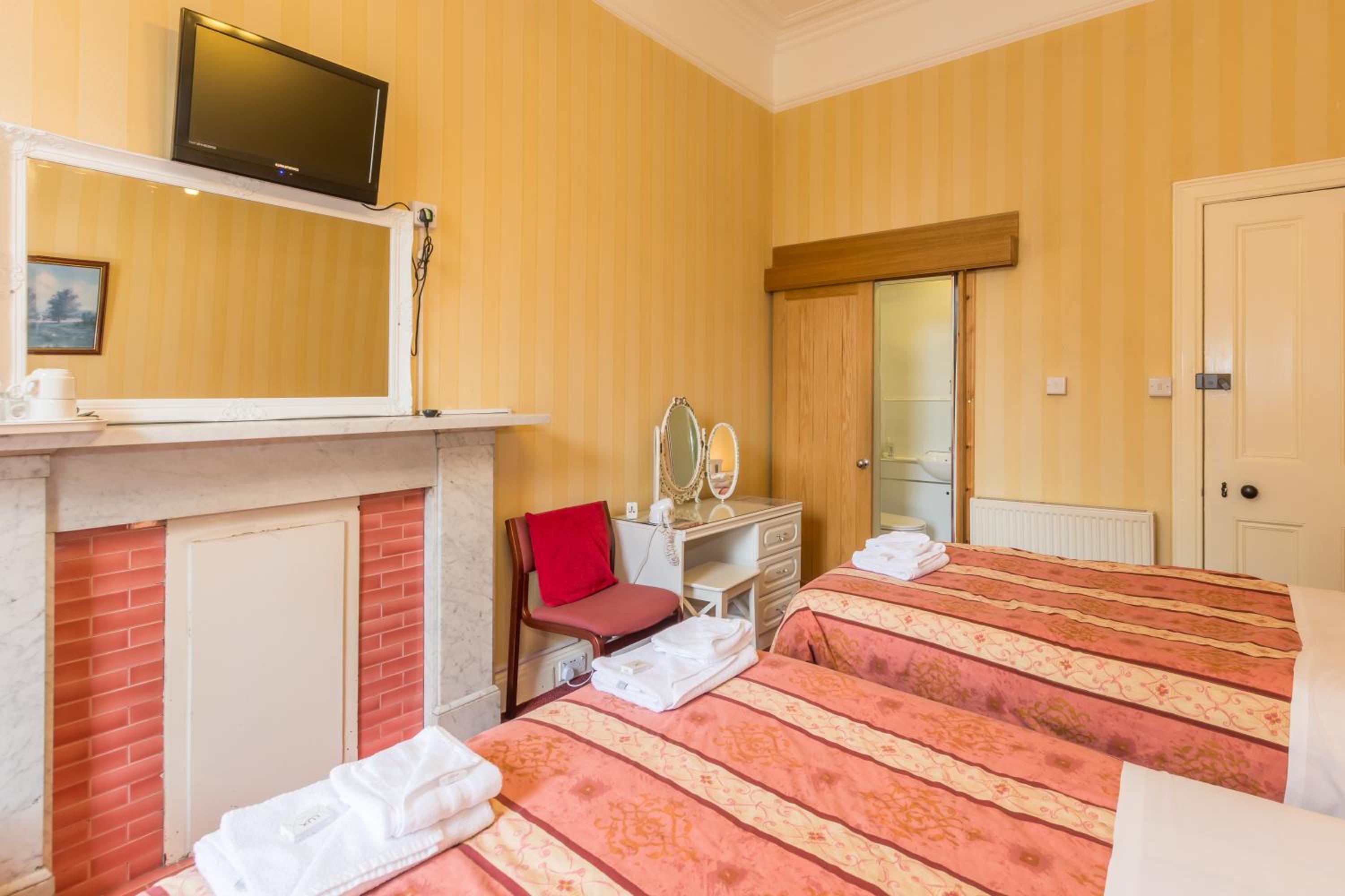 Фото Menzies Guest House