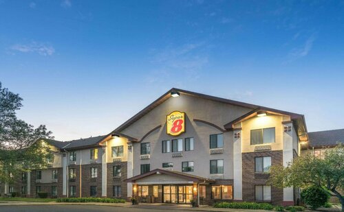 Гостиница Super 8 by Wyndham Bloomington/Airport в Игане