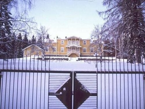 Гостиница Karolineburg Manor House Hotel в Кайнуу