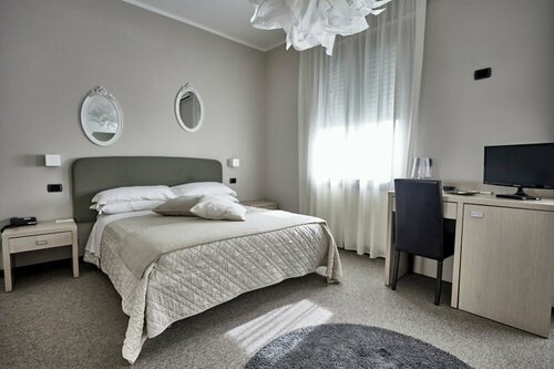 Внешний вид отеля Rouge Hotel International в Червии, фото 3