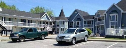 Гостиница Falls Lodge and Suites в Ниагара-Фолс