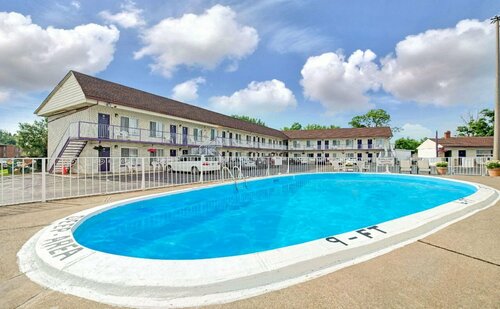 Гостиница Falls Lodge by the Falls в Ниагара-Фолс