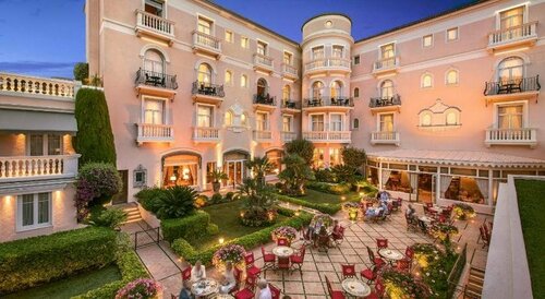 Гостиница La Reserve De Beaulieu в Больё-сюр-Мере