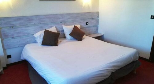 Гостиница Hôtel Les Ecrins в Лез-Оре
