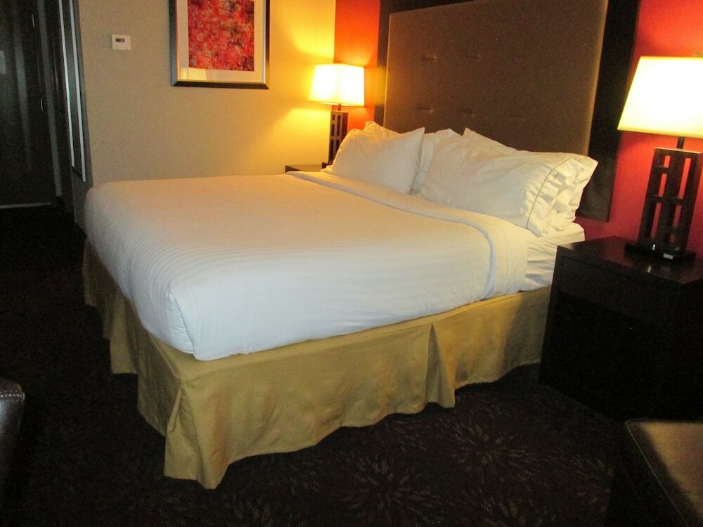 Фото Holiday Inn Express Cloverdale - Greencastle, an Ihg Hotel