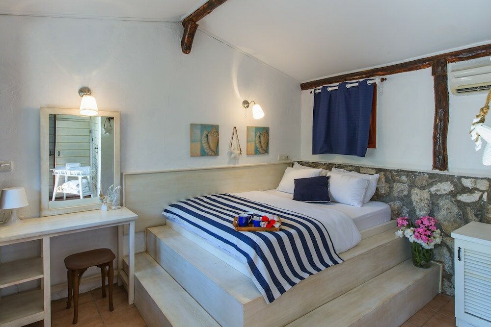 Фото Nautical Hotel