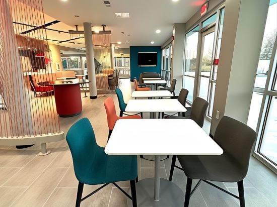 Фото Avid Hotel Fort Wayne North, an Ihg Hotel