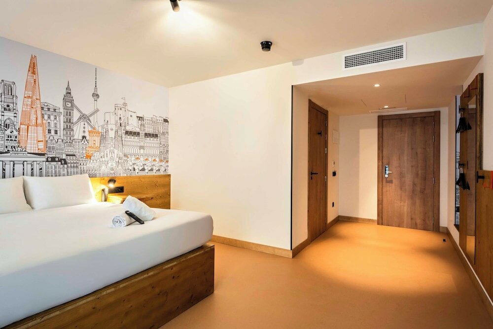 Фото EasyHotel Barcelona La Sagrera
