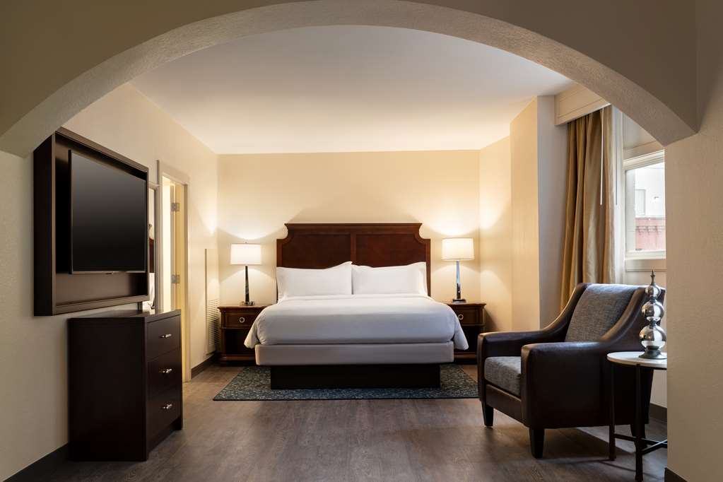 Фото Embassy Suites by Hilton New Orleans