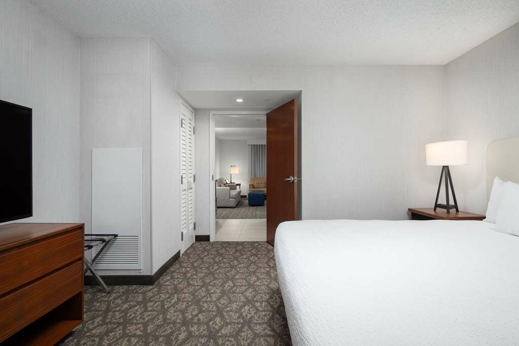 Фото Embassy Suites by Hilton Portland Airport
