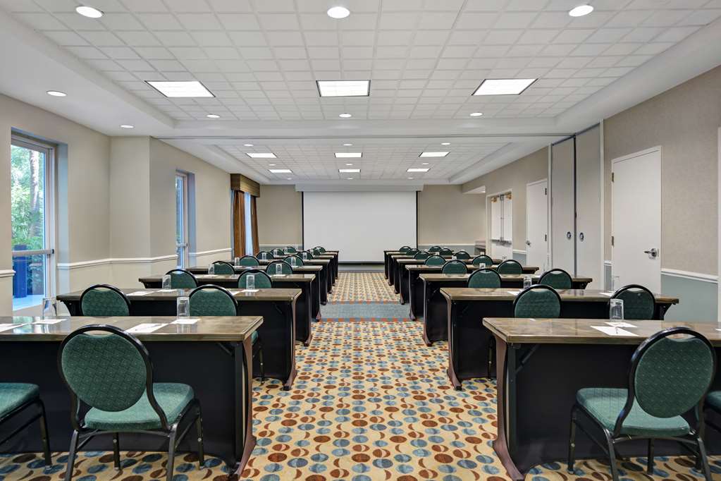 Фото Hilton Garden Inn Jacksonville Jtb/deerwood Park