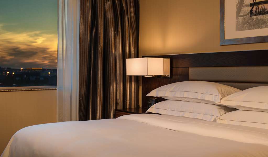 Фото Hilton Winnipeg Airport Suites