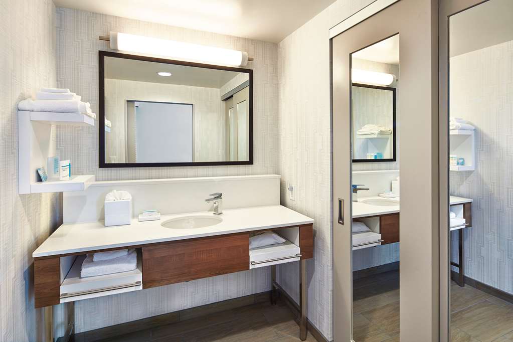 Фото Hampton Inn & Suites Sacramento at Csus