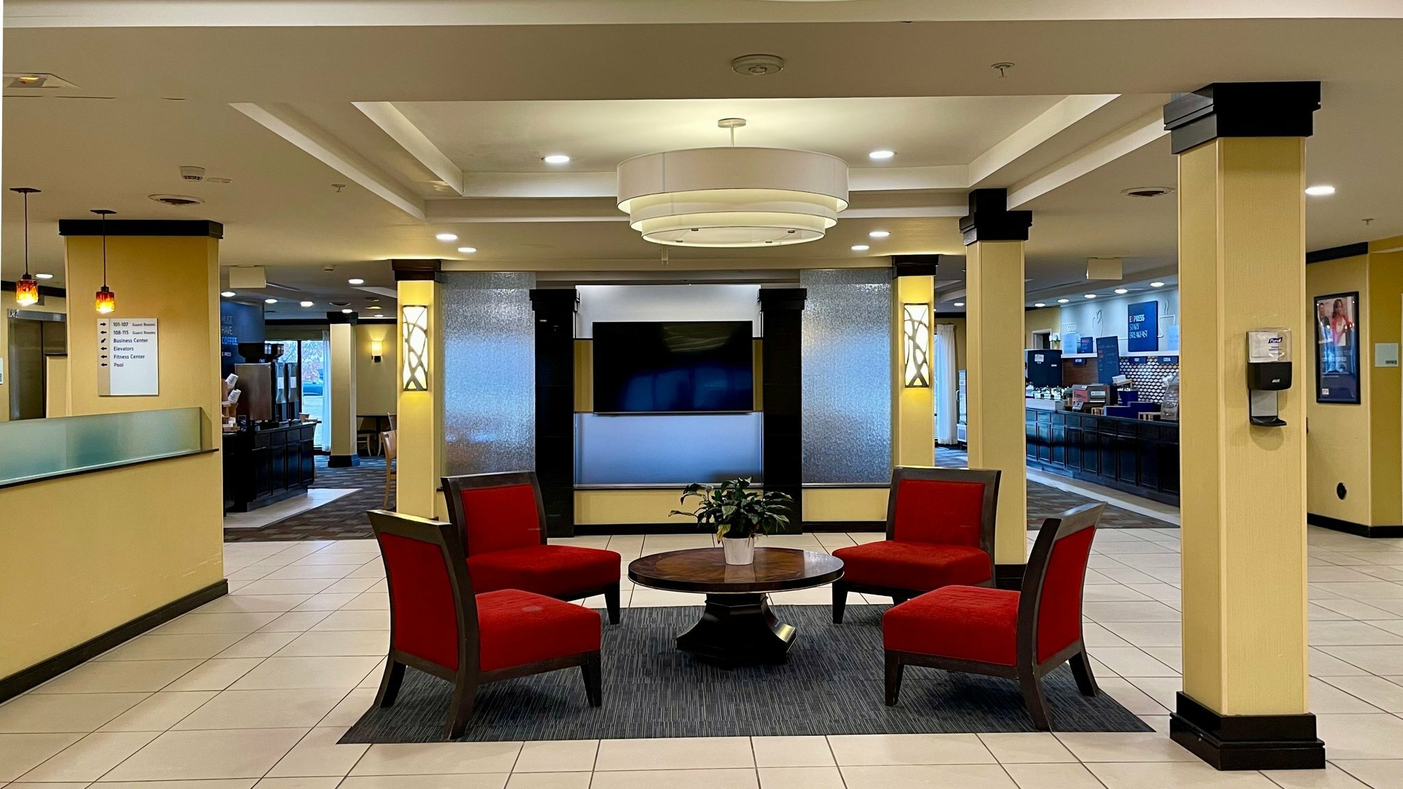 Фото Holiday Inn Express & Suites Detroit North - Troy, an Ihg Hotel