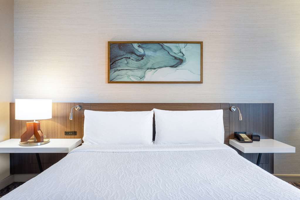 Фото Hilton Garden Inn Islip/MacArthur Airport