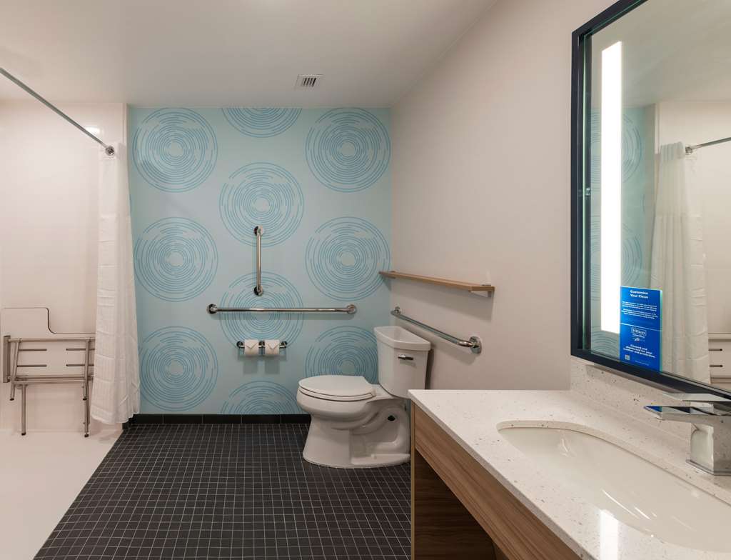 Фото Tru by Hilton Phoenix Glendale Westgate, Az