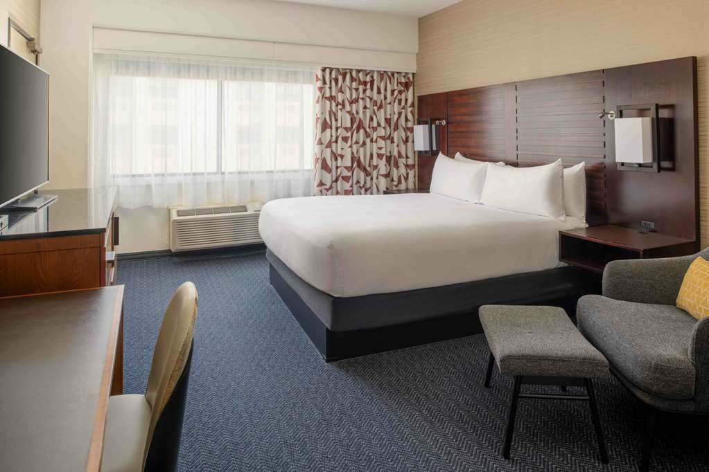 Фото Doubletree Hotel San Francisco Airport