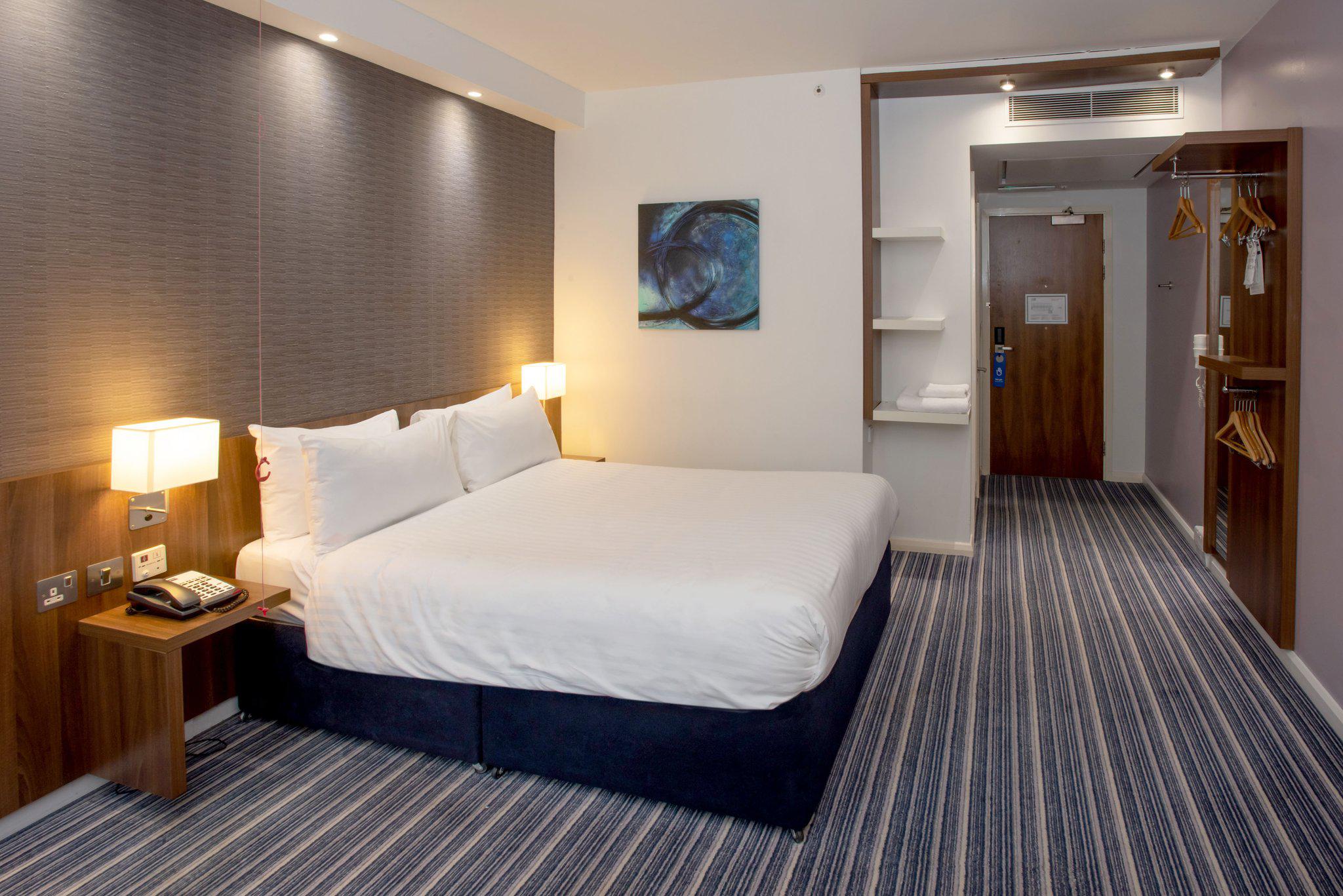 Фото Holiday Inn Express Manchester City Centre - Arena