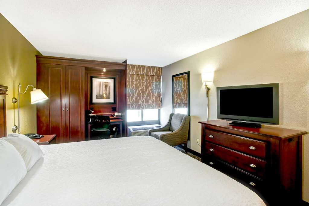 Фото Hampton Inn College Station