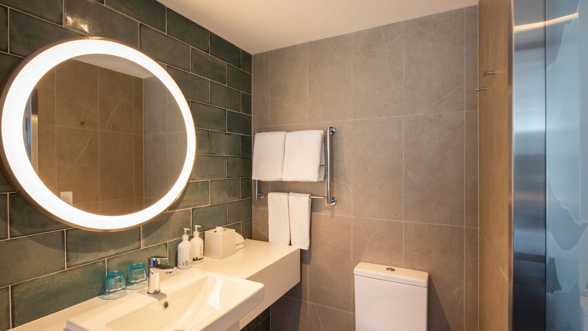 Фото Holiday Inn Express & Suites Queenstown, an Ihg Hotel