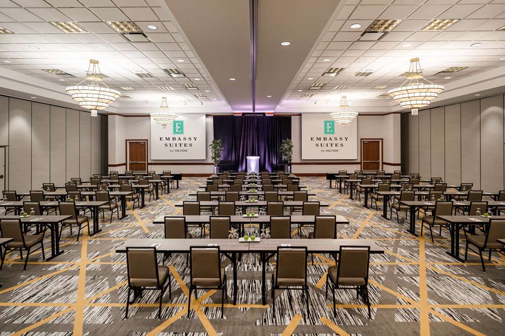 Фото Embassy Suites by Hilton Portland Airport