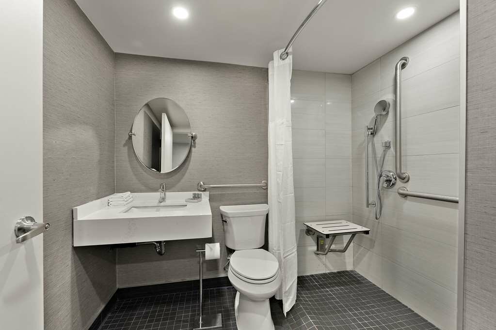 Фото Best Western Parkway Hotel Toronto North